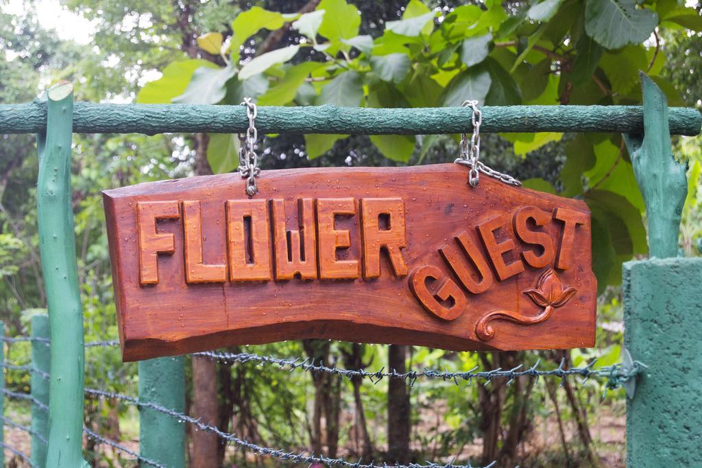 Sigiriya Flower Guest Bagian luar foto