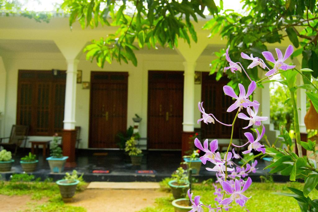 Sigiriya Flower Guest Bagian luar foto