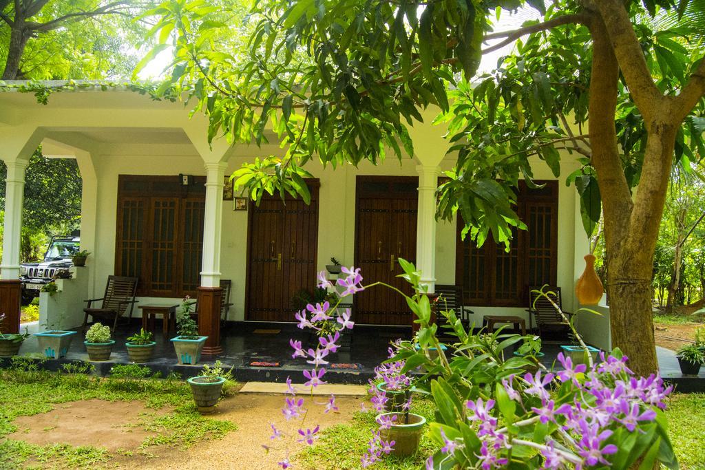 Sigiriya Flower Guest Bagian luar foto