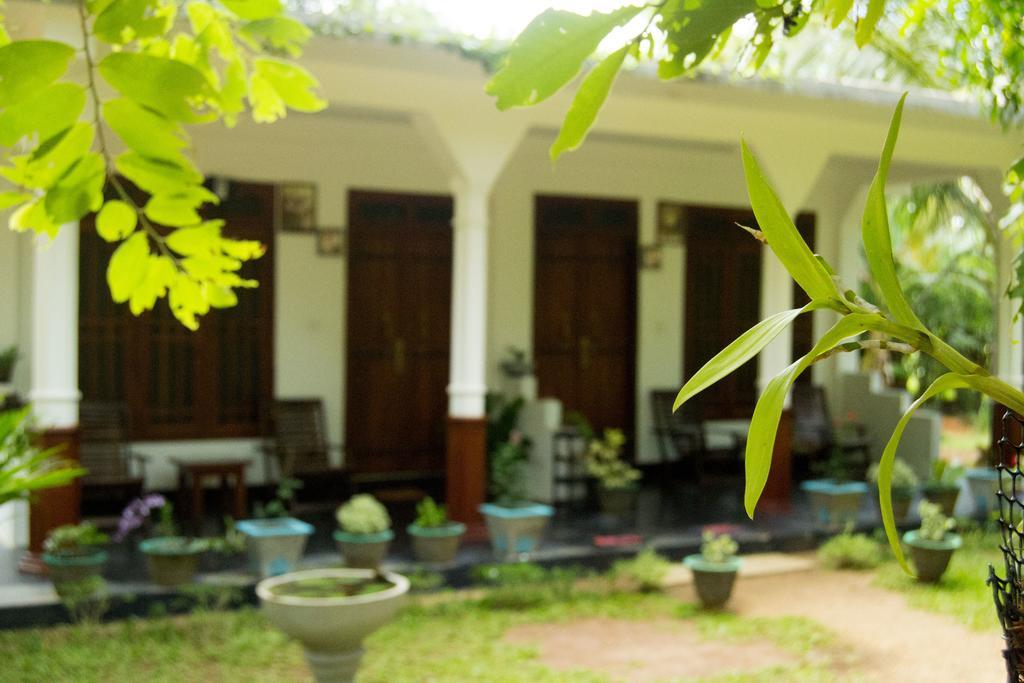Sigiriya Flower Guest Bagian luar foto